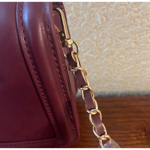 Elegant Burgundy Chain Shoulder Bag - Picture 6 of 9